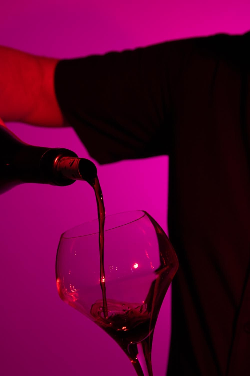 Dégustation de cocktail lors d'une soirée immersive Volcanique & Pimenté